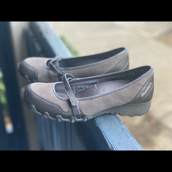 Skechers Women’s Mary Jane Shoes Sz 7 - Picture 1 of 9